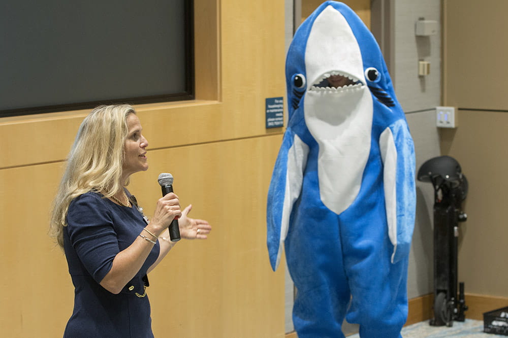 A presenter talks to the sharks about her idea