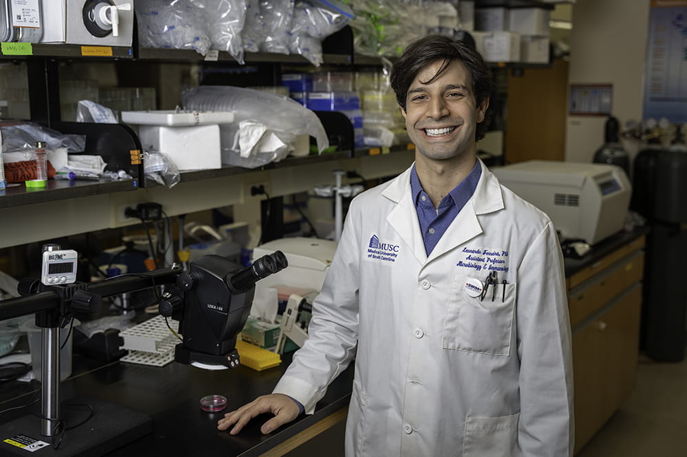 cancer and diabetes researcher Leo Ferreira in his lab at Hollings Cancer Center